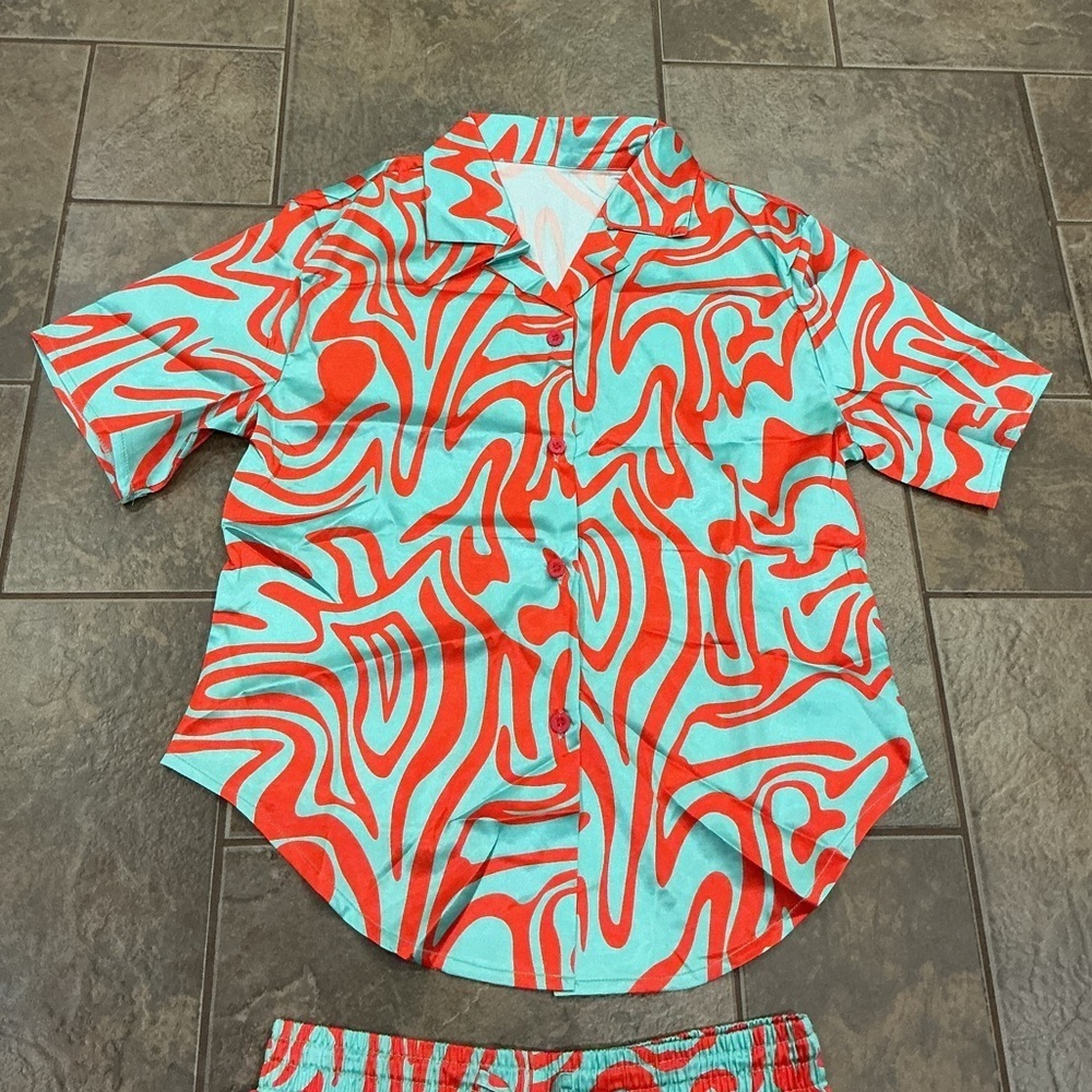 🥵 Vibrant red and Teal Shirt and Shorts Set - Picture 4 of 4